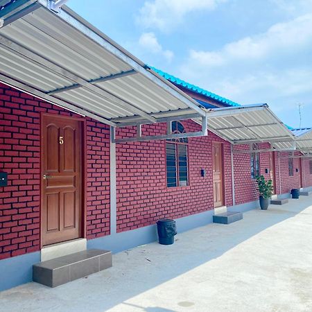 Sasuka Chalet Pantai Pandak Kuala Terengganu Extérieur photo