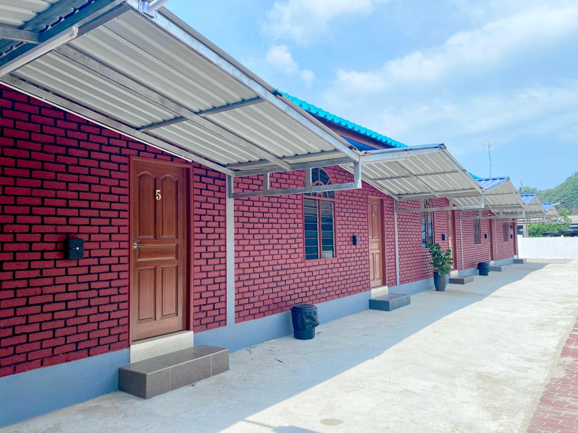Sasuka Chalet Pantai Pandak Kuala Terengganu Extérieur photo